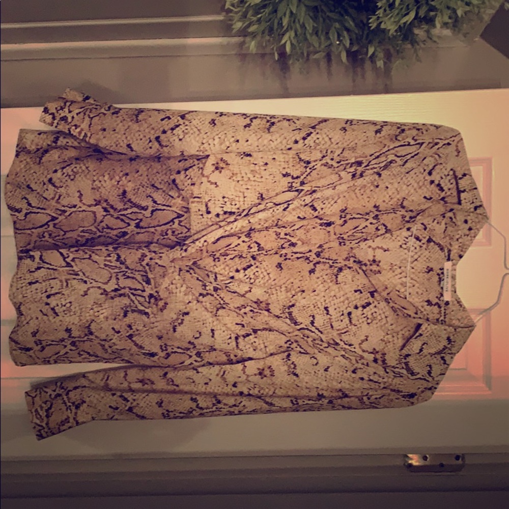 Tunic snake print top